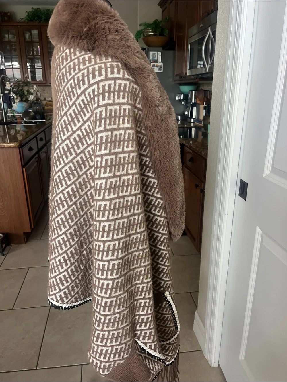 NWT Deep Pink luxurious brown & cream boho faux fur poncho sweater w/fringe - Picture 7 of 9